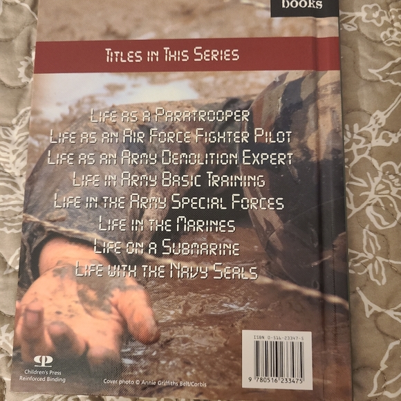 Books - Picture 5 of 7